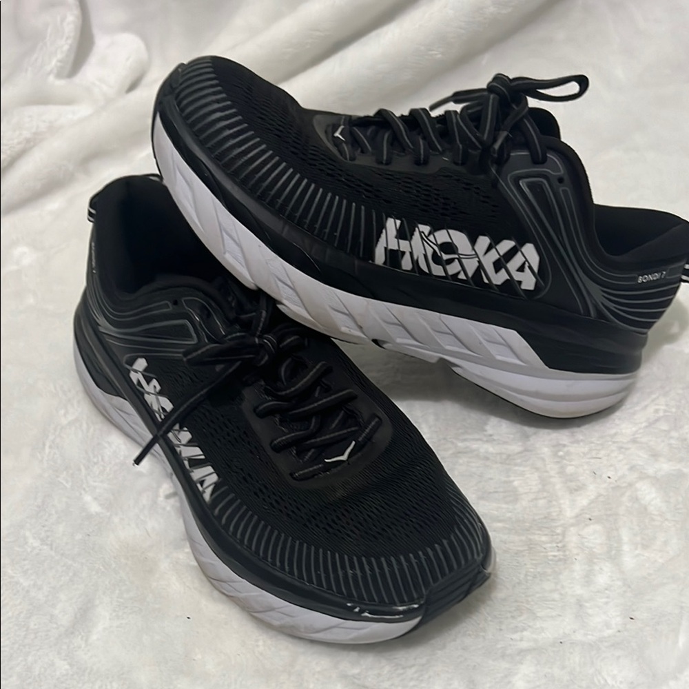 Hoka One One Bondi 7 Running Shoes Sneakers Womens Size 7 1110519 BWHT Black